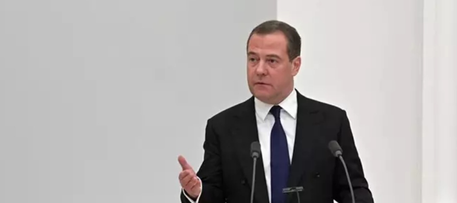 Así, Medvedev ha defendido "dañar sus economías, instituciones y...