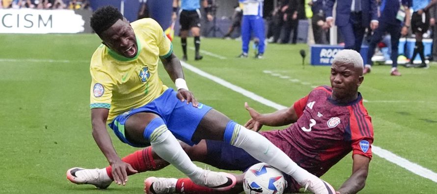 Antecedida por un atípica eliminatoria mundialista, Brasil desembarcó en la Copa...