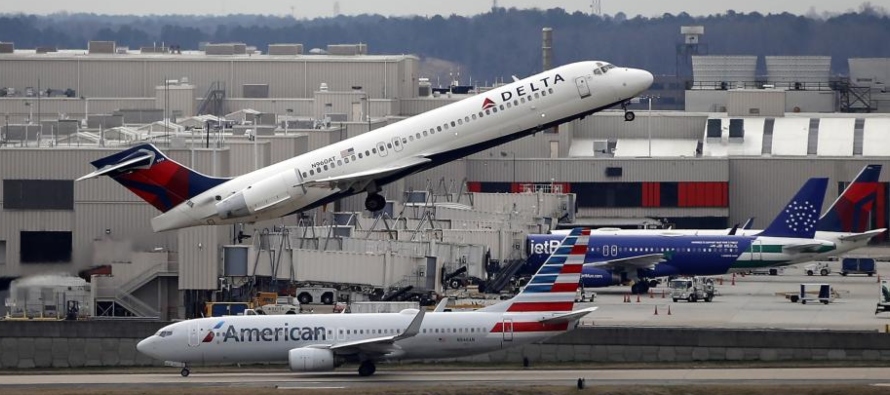 "Delta reanudó algunos vuelos después de un problema tecnológico de un...