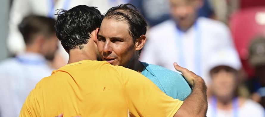 La racha ganadora de Rafael Nadal en la arcilla del Abierto de Nordea terminó el domingo...