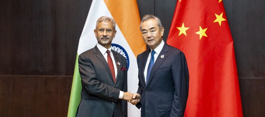 India y China acuerdan trabajar urgentemente para retirar tropas de su frontera en disputa