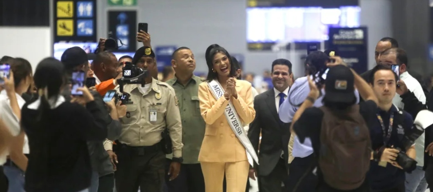 La reina de belleza, quien no ha regresado a Nicaragua desde su triunfo, ha visitado en los...