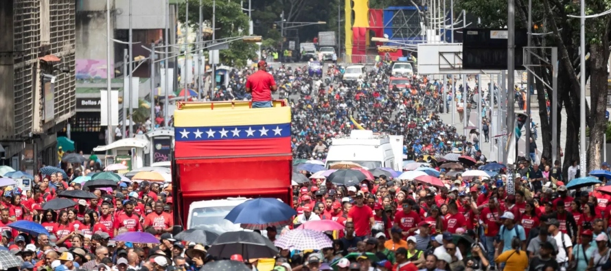 También consultaron con patólogos forenses y expertos en armas, que analizaron las...