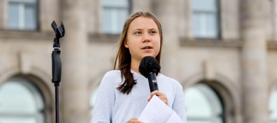 El objetivo de la acción era protestar contra la colaboración de esta...