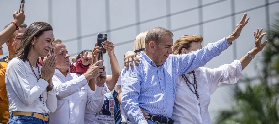 En ese sentido, los signatarios instaron a los venezolanos a "cuidar, con el mayor de los...