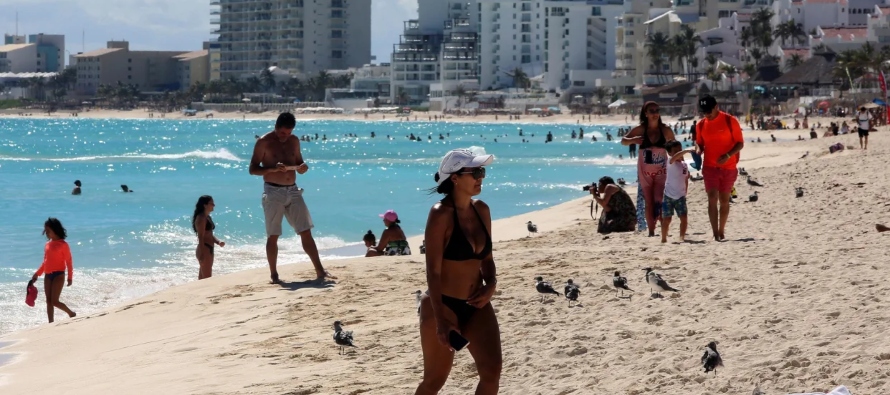 Además, el ingreso de divisas por turistas extranjeros en cruceros durante los meses de...