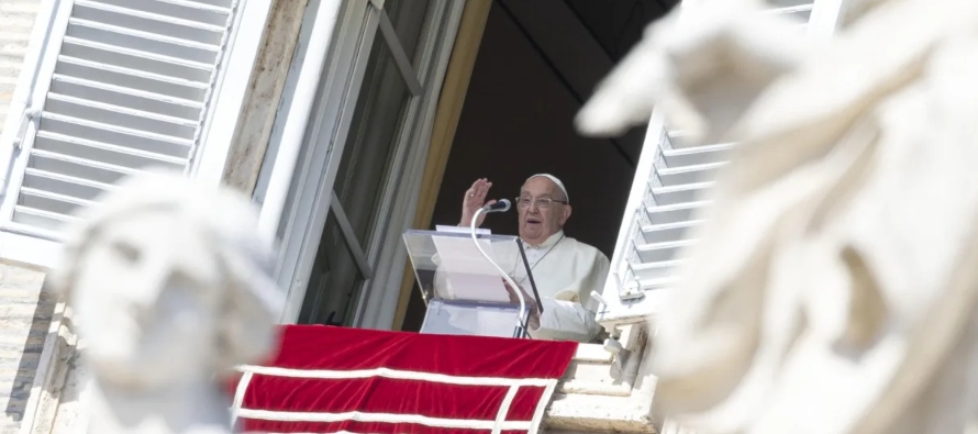 "Recemos por los libaneses, especialmente por los habitantes del sur, obligados a dejar sus...