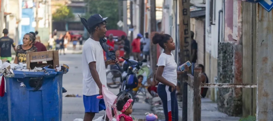 Sólo un tercio de Cuba tiene energía eléctrica cuatro días después del apagón total