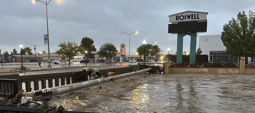 Los equipos de rescate llegaron al amanecer del domingo, cuando el agua descendió. El grupo...