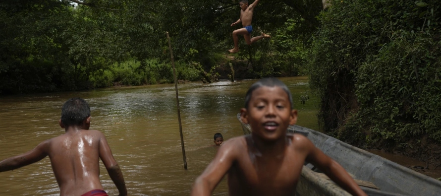 Las represas también proporcionan agua a las más de dos millones de personas, la...