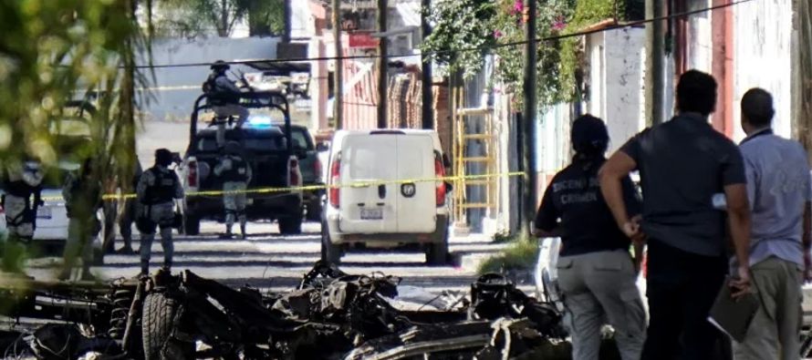 Dos policías murieron el jueves en un tiroteo con presuntos delincuentes en el estado...