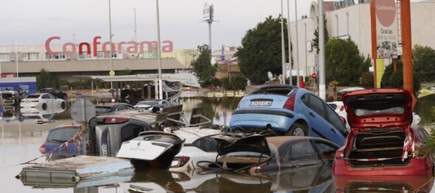 En agosto de 1996, una inundación arrasó un campamento a lo largo del río...