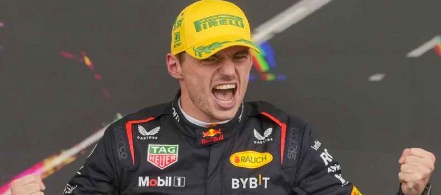 Max Verstappen respondió el domingo a las críticas sobre su conducción con una...