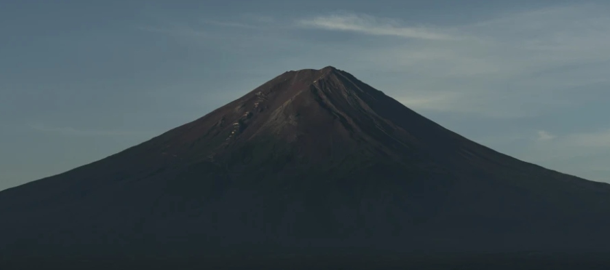 La temperatura media en octubre en la cima es de menos 2 grados Celsius (menos 28,4 grados...