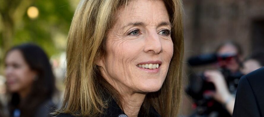 Caroline Kennedy dice que ideas de su primo Robert Kennedy Jr sobre vacunas son peligrosas