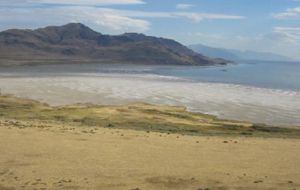 Una postal del cambio climático: el Gran Lago Salado de Utah se está secando